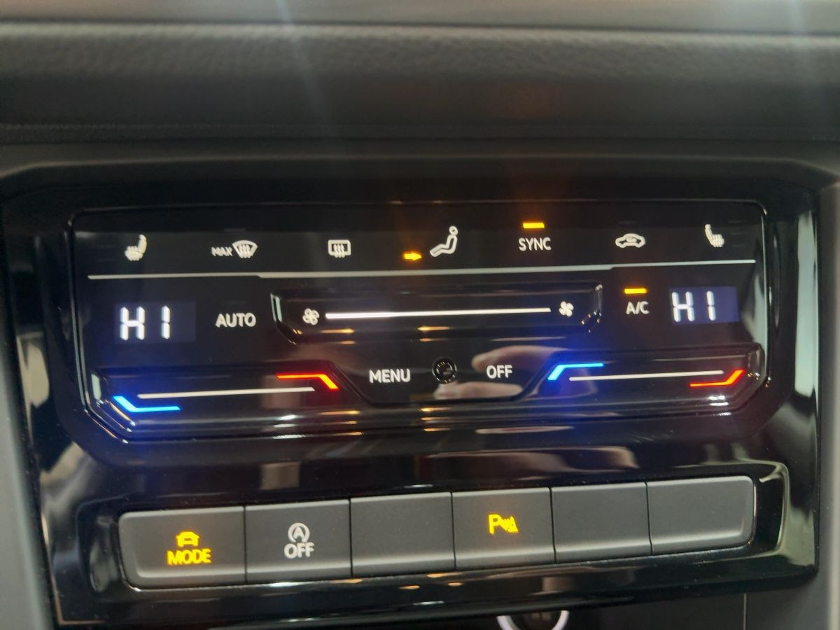 Touran 2.0 TDI DSG Comfortline 7-Sitze ACC AHK LED Navi Kamera Keyless