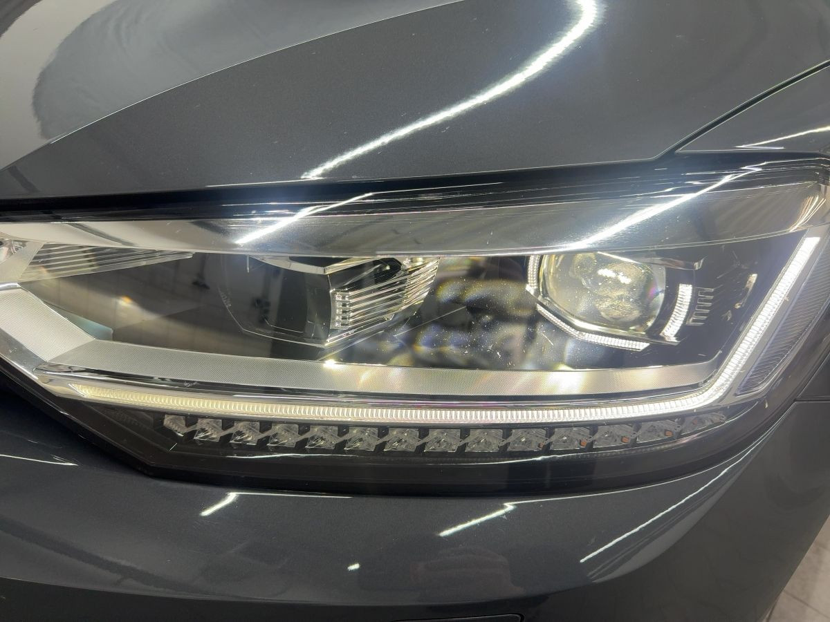 Touran 2.0 TDI DSG Comfortline 7-Sitze ACC AHK LED Navi Kamera Keyless