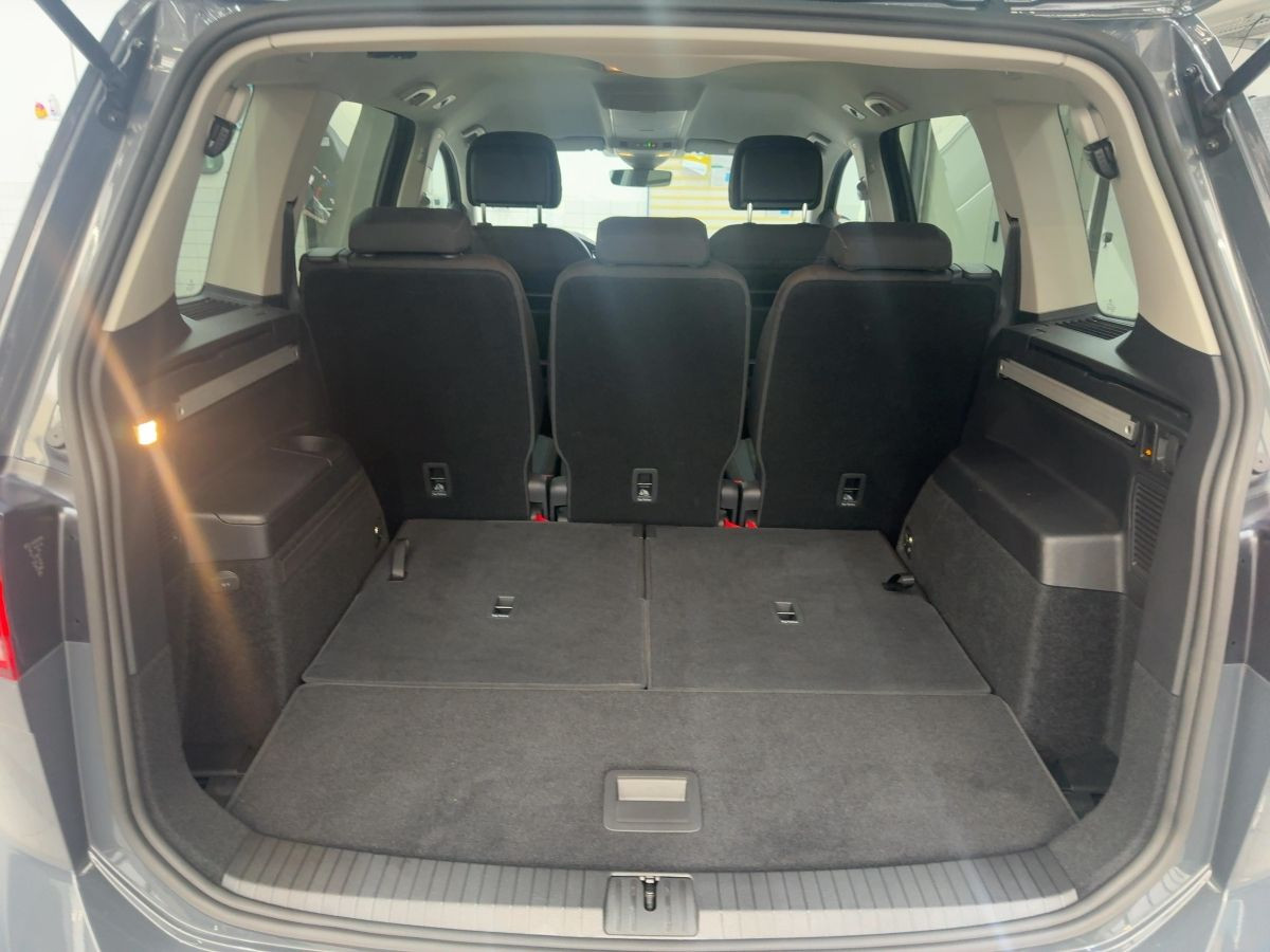 Touran 2.0 TDI DSG Comfortline 7-Sitze ACC AHK LED Navi Kamera Keyless