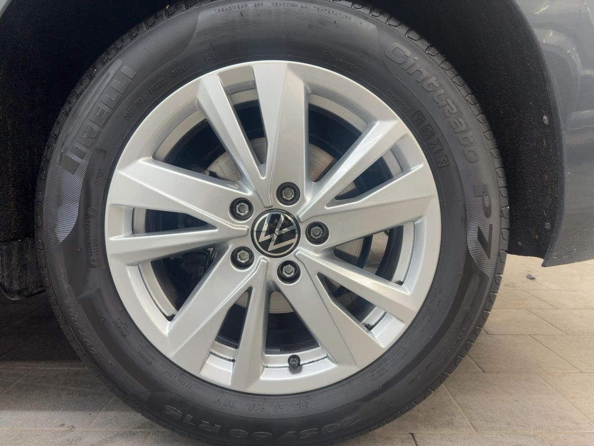 Touran 2.0 TDI DSG Comfortline 7-Sitze ACC AHK LED Navi Kamera Keyless