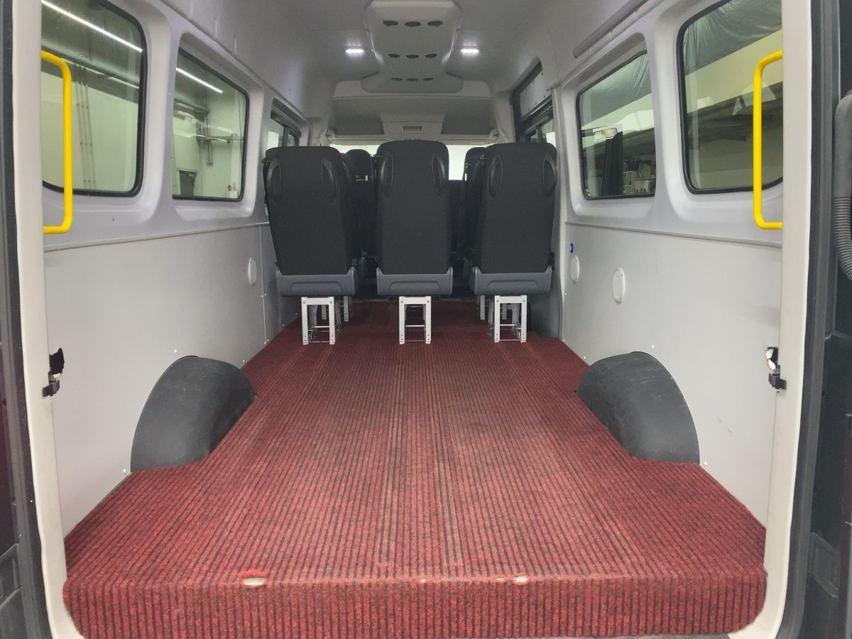 Crafter Kombi 2.0 TDI 4M LR 9-Sitze LED Navi Kamera Bluet. Sitzh. Klima