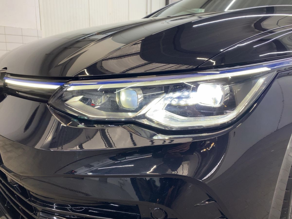 Golf VIII R Performance 2.0 TSI DSG 4M AKRAPOVIC ACC DCC Navi Pano LED-Matrix