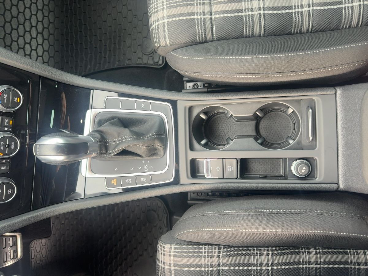 Golf VII GTD 2.0 TDI DSG ACC AHK Navi Standh.