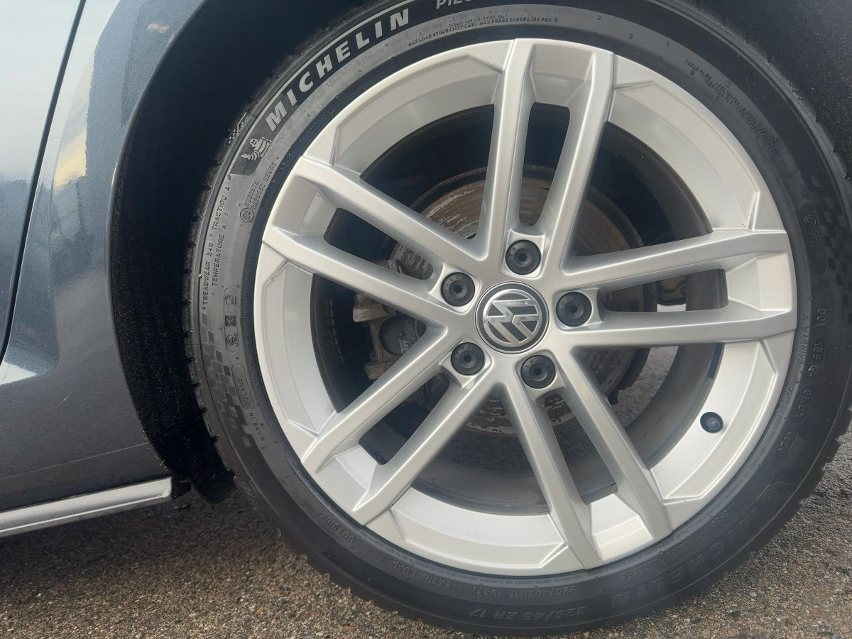 Golf VII GTD 2.0 TDI DSG ACC AHK Navi Standh.