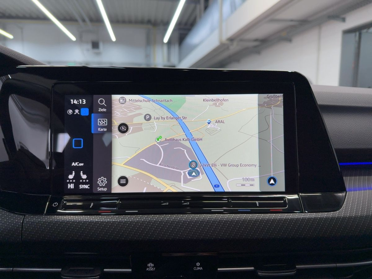 Golf VIII R 2.0 TSI DSG 4M AKRAPOVIC Perf. Paket Navi LED-Matrix Harman Kardon