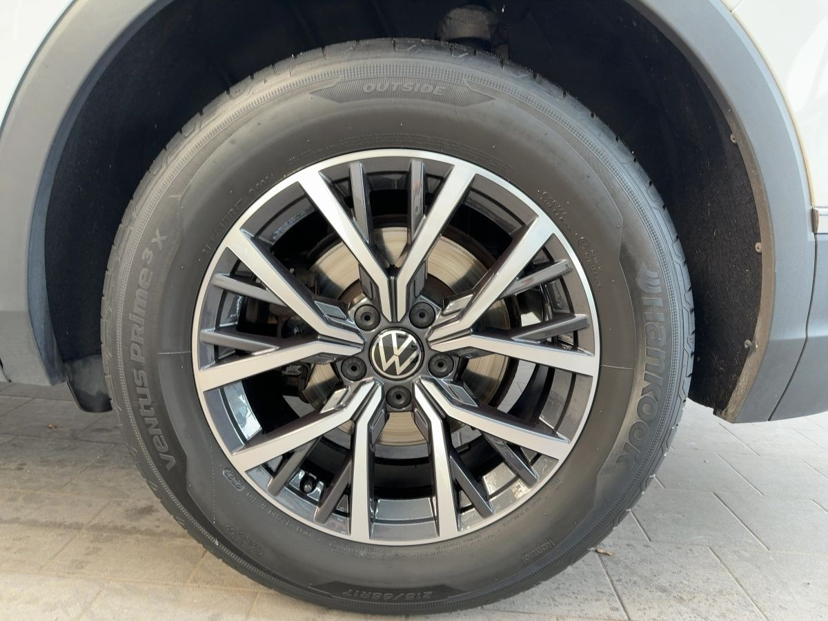 Tiguan 1.5 TSI Life ACC Navi LED Pano. Climatronic Sitzh. Lane-Ass. Bluet. DAB+