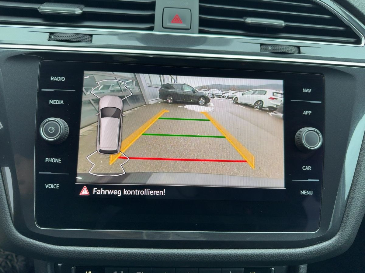 Tiguan Allspace 1.5 TSI DSG Highline R-Line ACC Navi Climatronic Kamera Sitzh. Bluet. DAB+