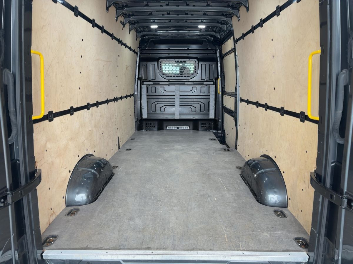 Crafter Kasten 35 2.0 LR HD TDI ACC LED Navi Kamera Sitzh. Bluet. DAB+