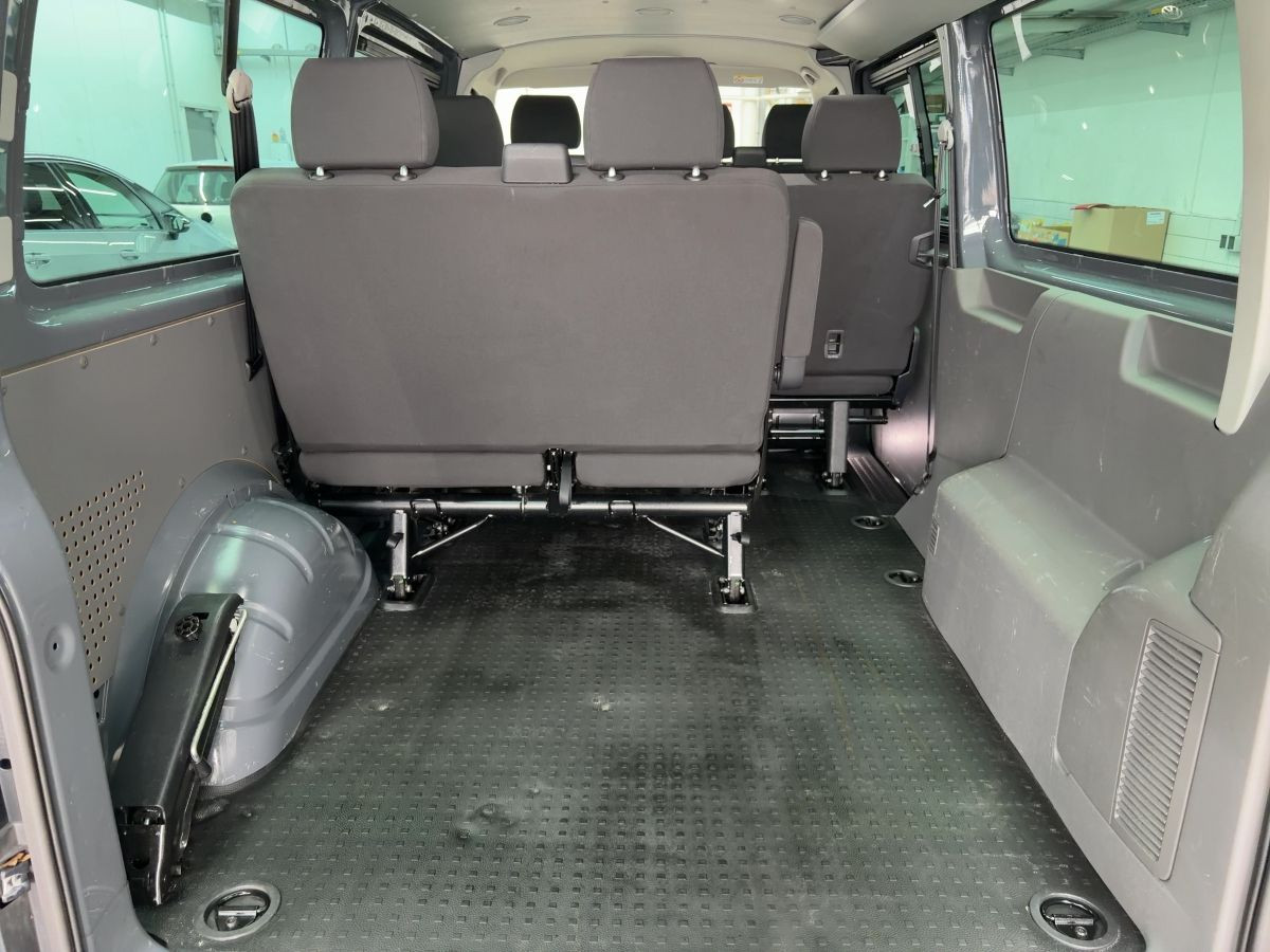 Transporter Kombi T6.1 2.0 TDI 4M 8-Sitze Navi Parkp. Tempo Klima Bluet.