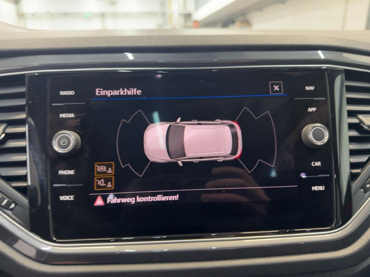 T-Roc 1.5 TSI DSG Sport ACC Navi Pano. Sitzh. Climatronic Bluet DAB+ Lane-Ass.