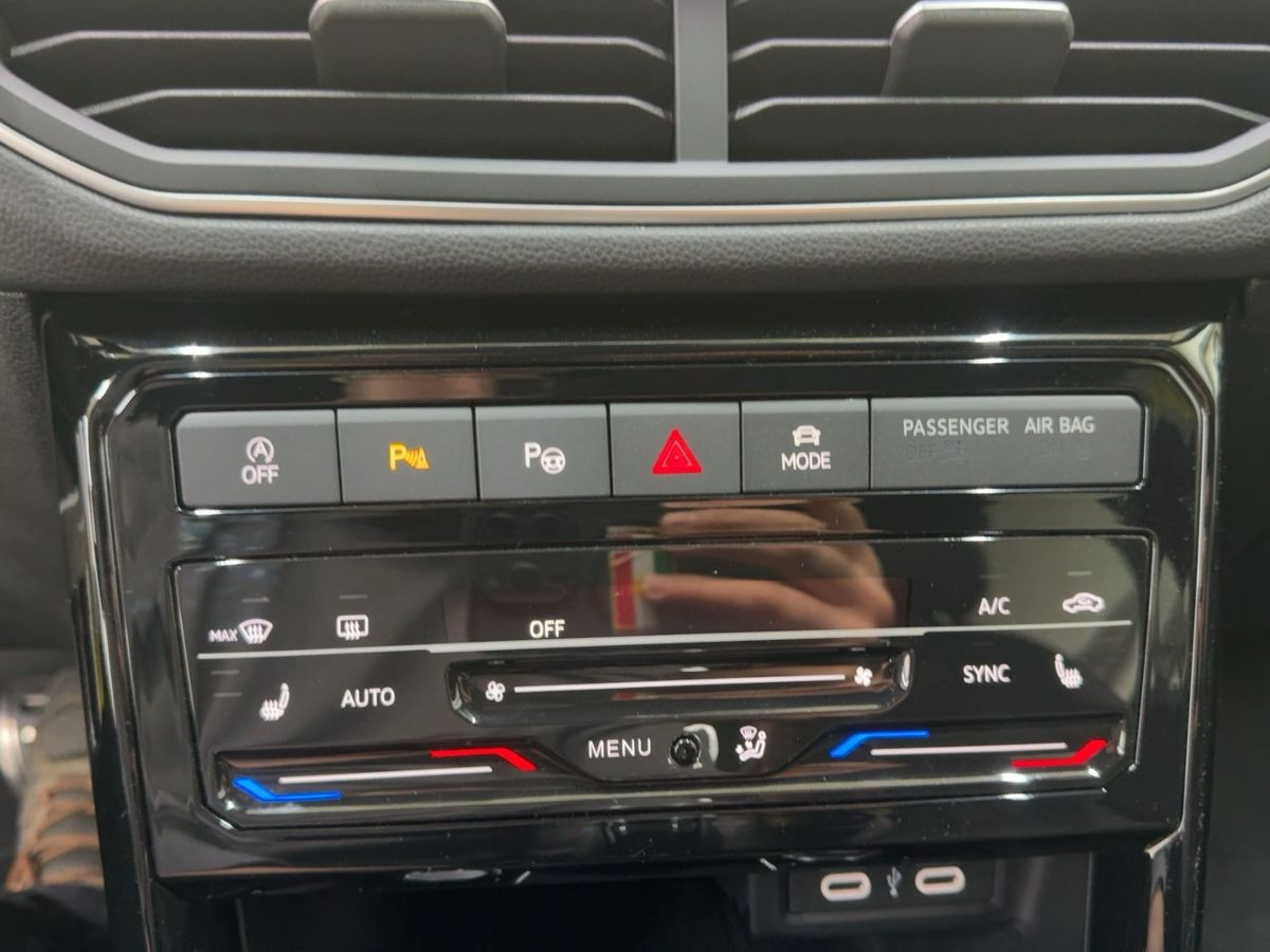 T-Cross 1.5 TSI DSG R-Line ACC AHK Navi LED-Matrix 