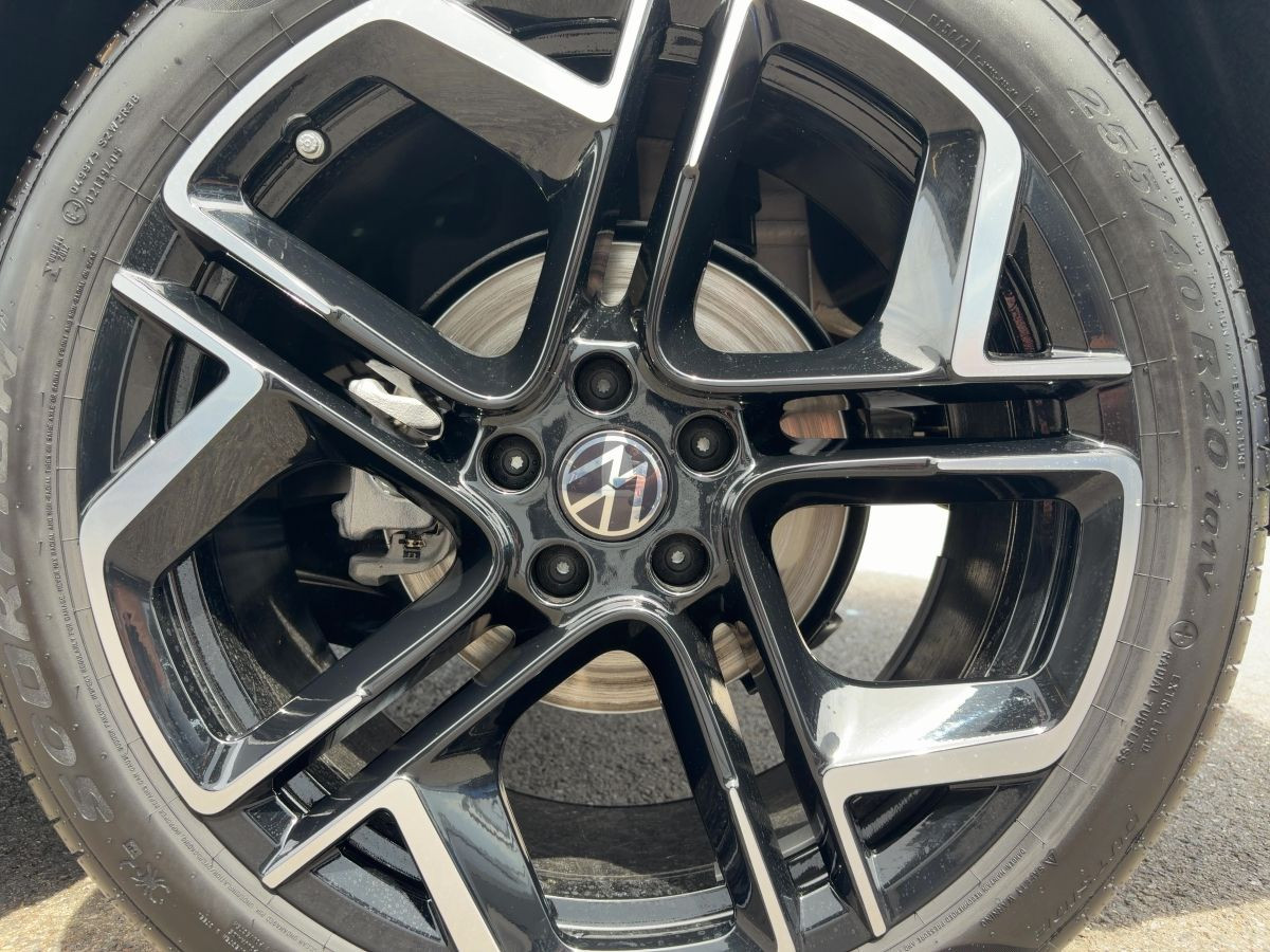 Tiguan R-Line 2,0 l TSI OPF 4MOTION 150 kW (204 PS) 7-Gang-Doppelkupplungsgetriebe DSG