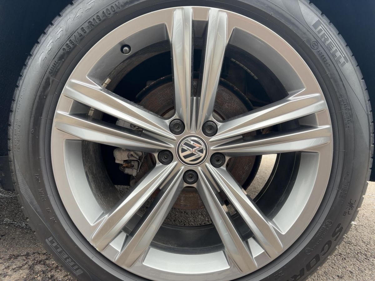 Tiguan Allspace 1.5 TSI DSG R-Line ACC LED Navi Climatronic Kamera Sitzh. DAB+ Bluet.