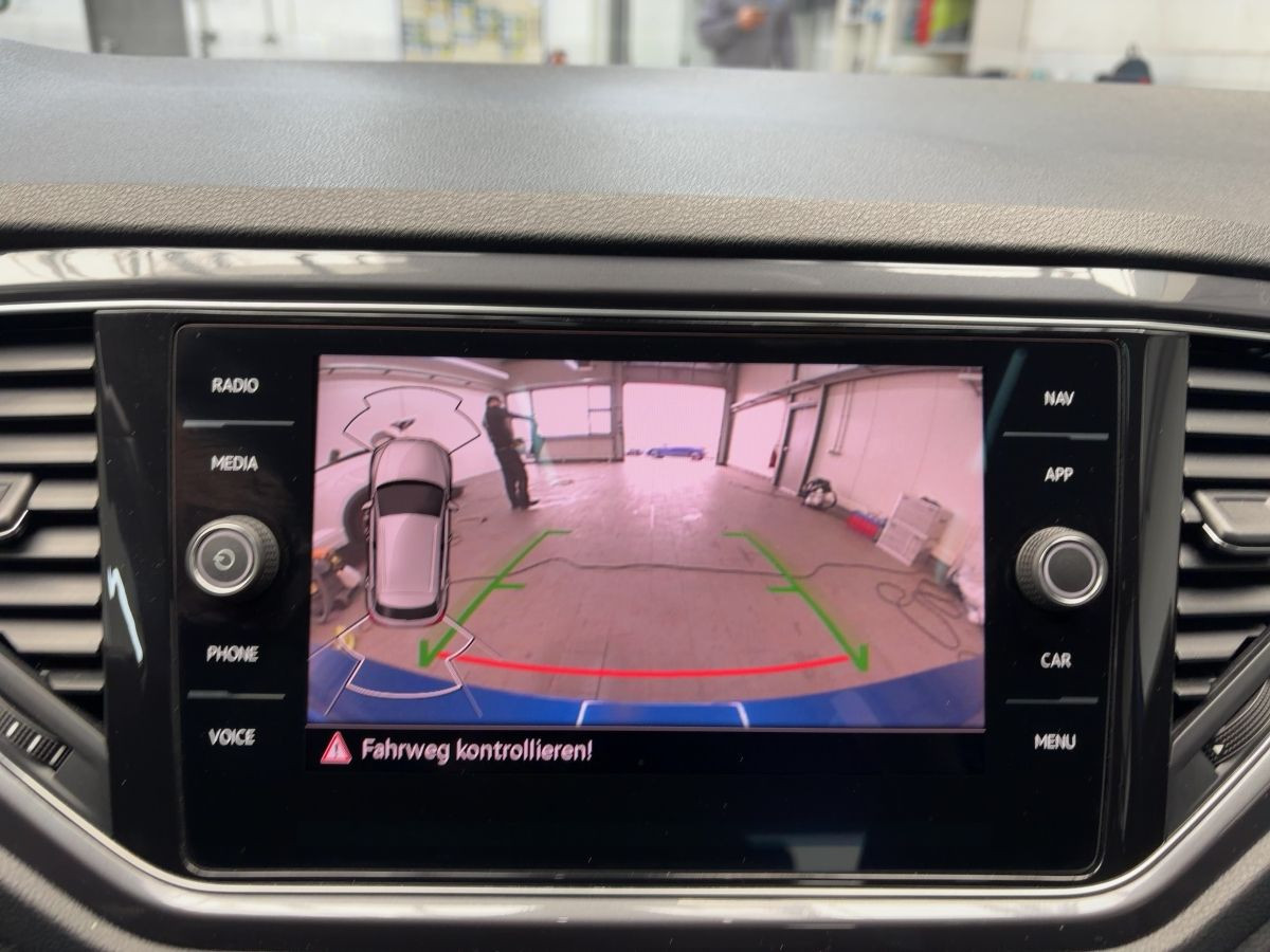T-Roc 2.0 TSI DSG 4M R-Line ACC DCC Navi LED Pano. Kamera Climatronic Sitzh.