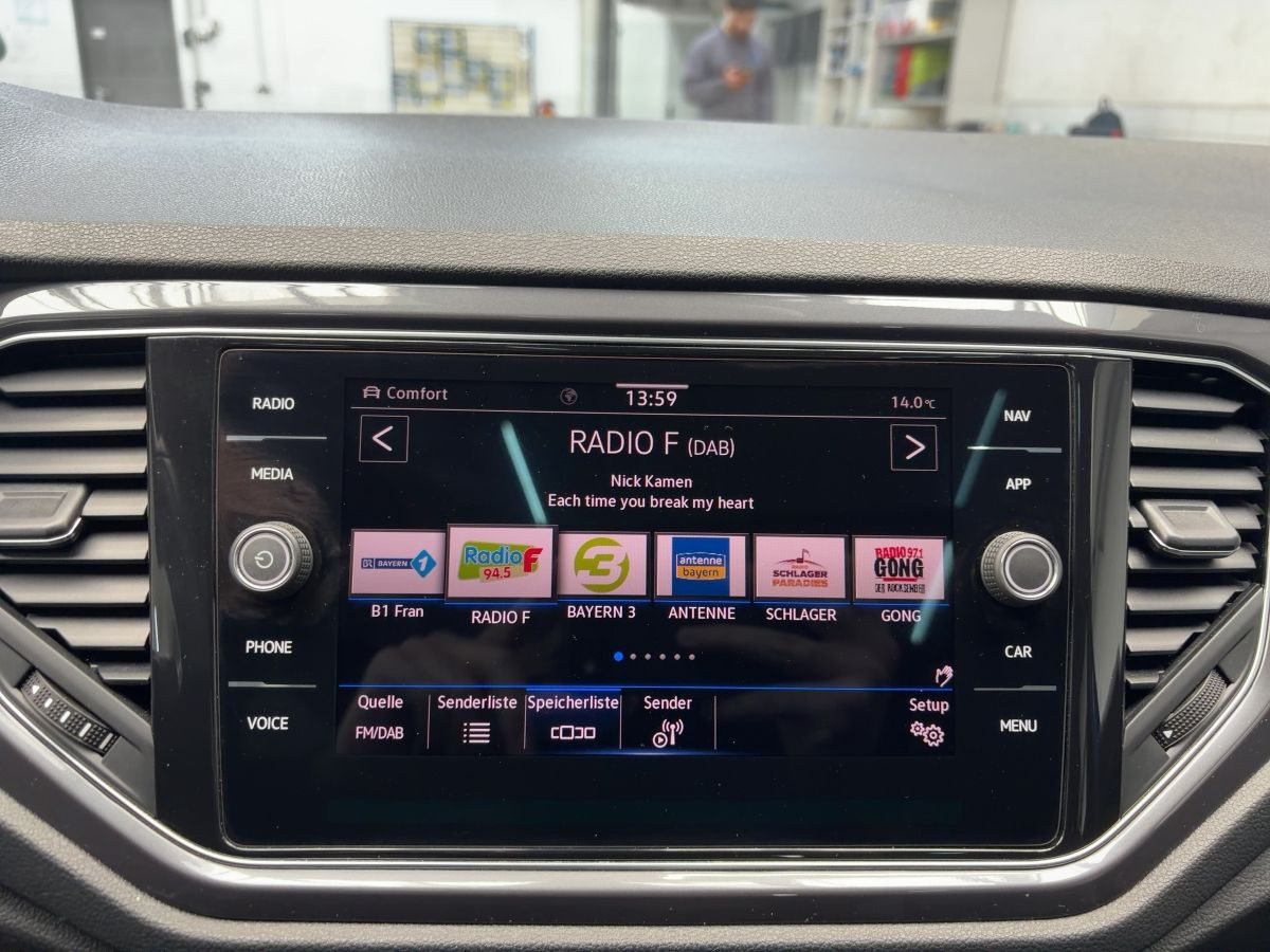 T-Roc 2.0 TSI DSG 4M R-Line ACC DCC Navi LED Pano. Kamera Climatronic Sitzh.