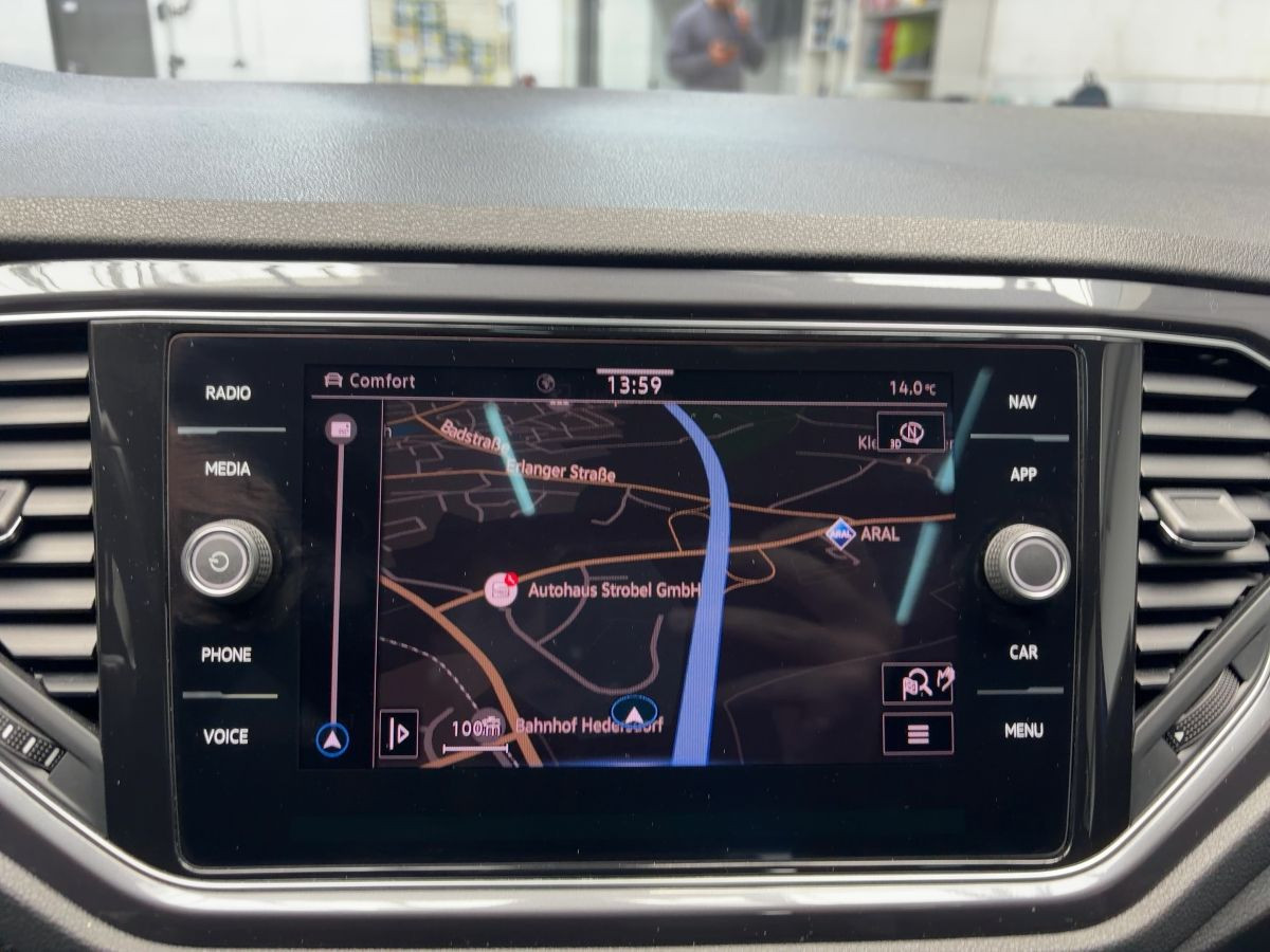 T-Roc 2.0 TSI DSG 4M R-Line ACC DCC Navi LED Pano. Kamera Climatronic Sitzh.
