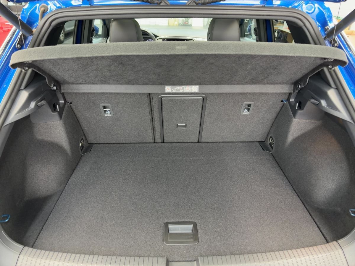 T-Roc 2.0 TSI DSG 4M R-Line ACC DCC Navi LED Pano. Kamera Climatronic Sitzh.