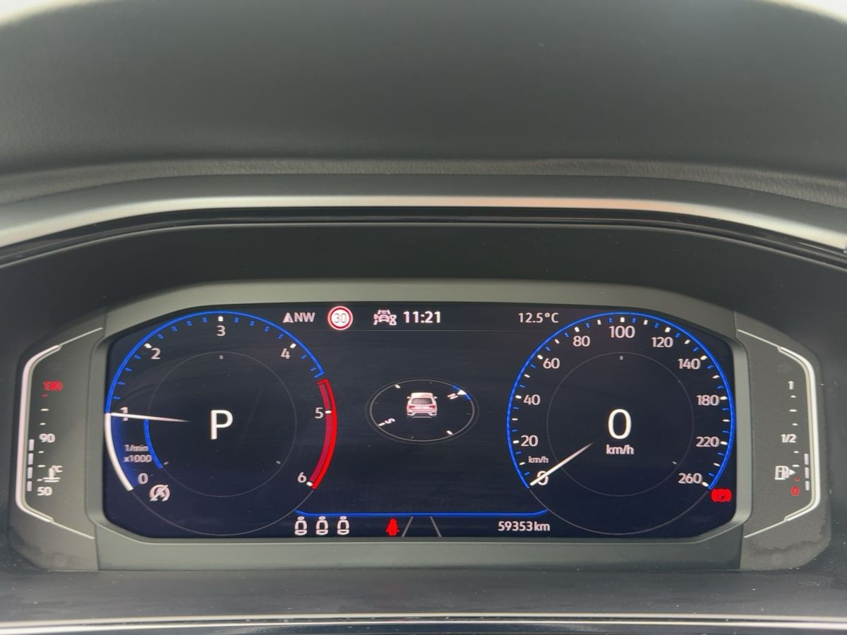 T-Roc 2.0 TDI DSG Life ACC LED Navi Climatronic Kamera Sitzh. Lane-Ass. Bluet.