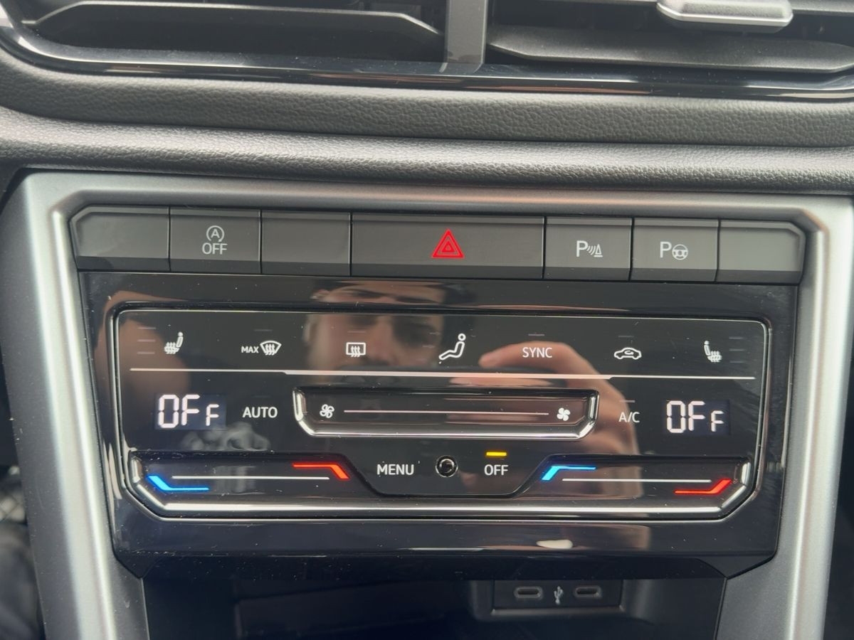 T-Roc 2.0 TDI DSG Life ACC LED Navi Climatronic Kamera Sitzh. Lane-Ass. Bluet.