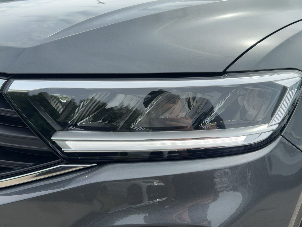T-Roc 2.0 TDI DSG Life ACC LED Navi Climatronic Kamera Sitzh. Lane-Ass. Bluet.
