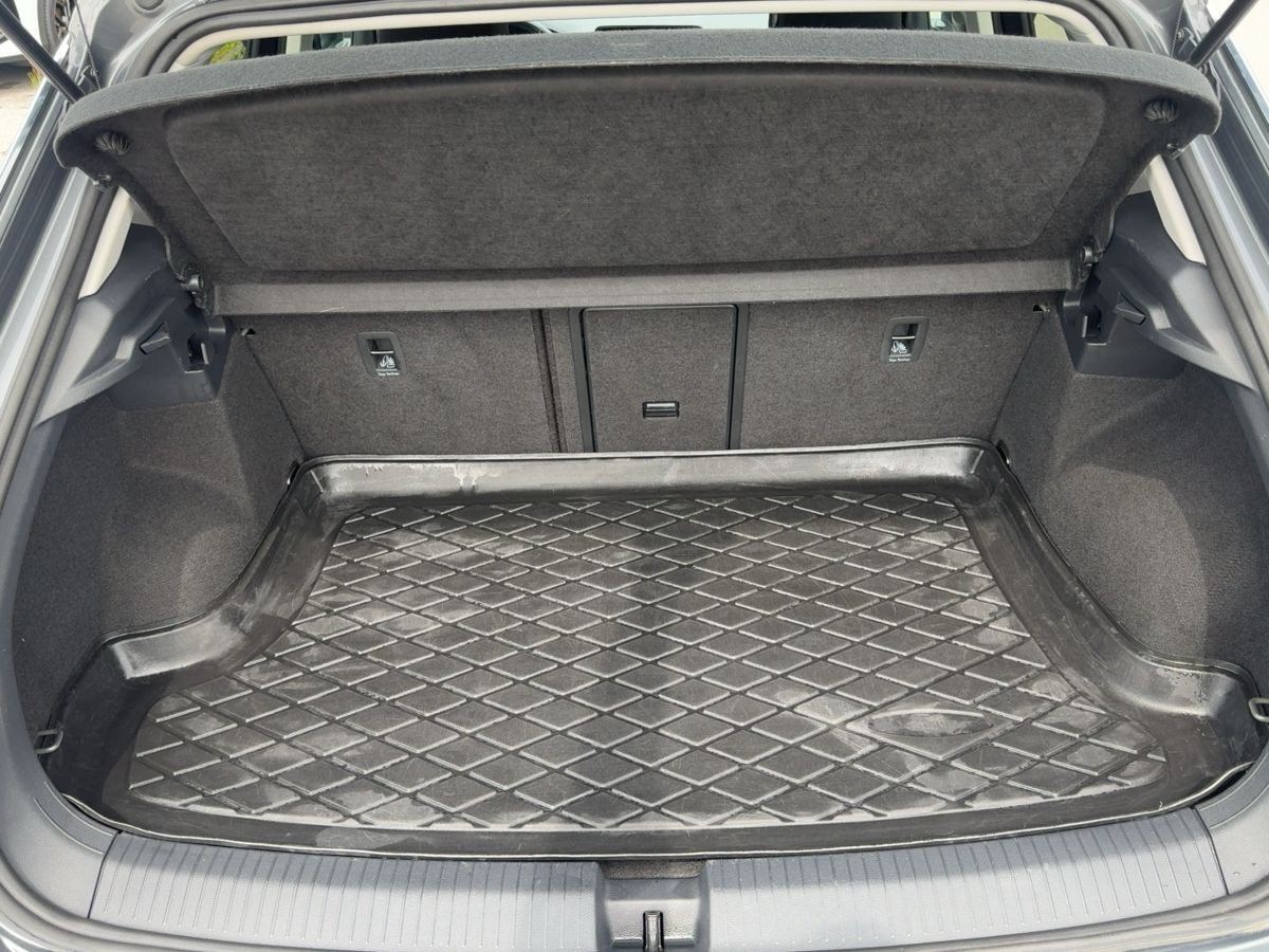 T-Roc 2.0 TDI DSG Life ACC LED Navi Climatronic Kamera Sitzh. Lane-Ass. Bluet.