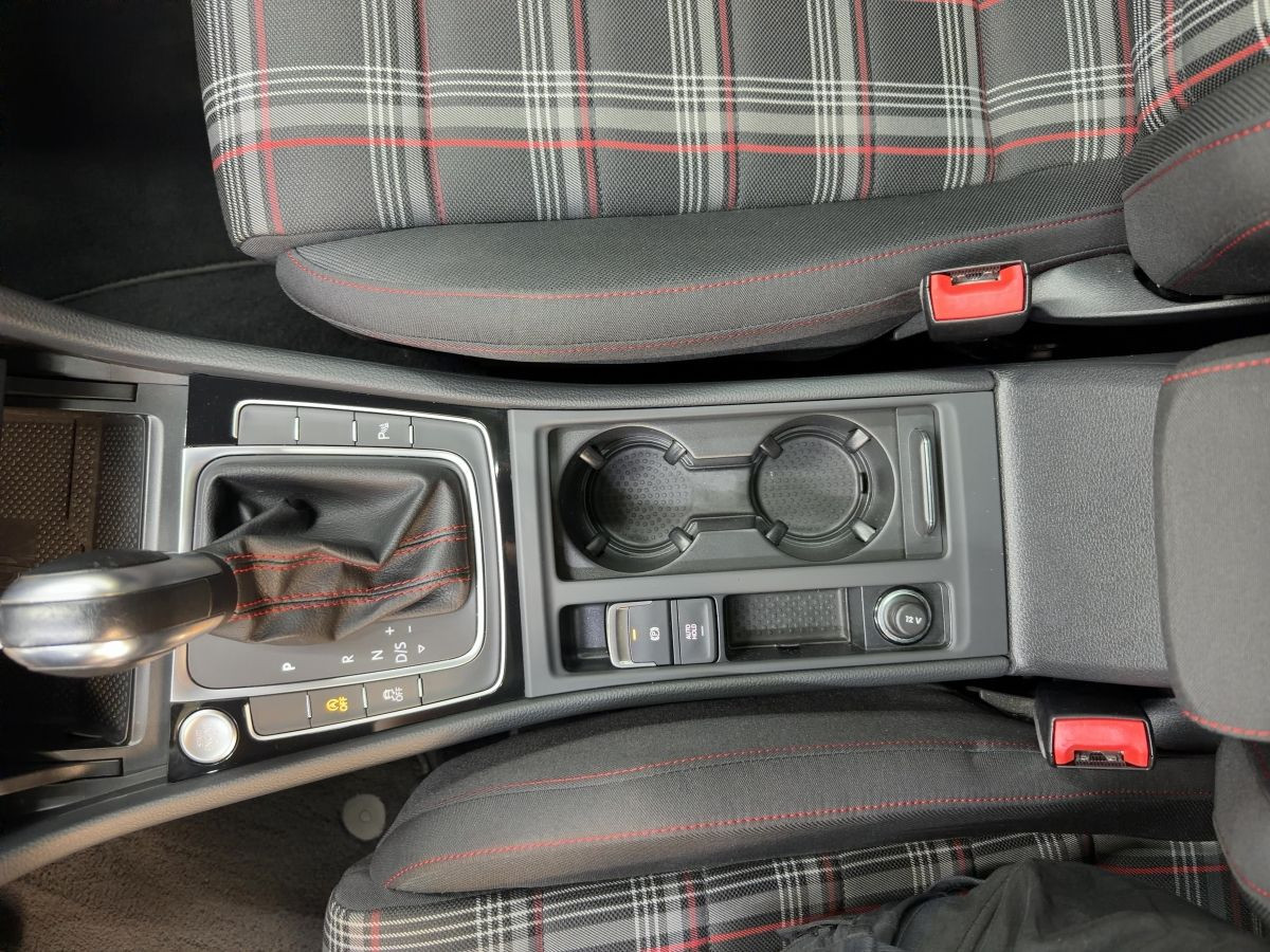Golf VII GTI Performance 2.0 TSI DSG ACC LED Navi Pano Climatronic Sitzh. Bluet.