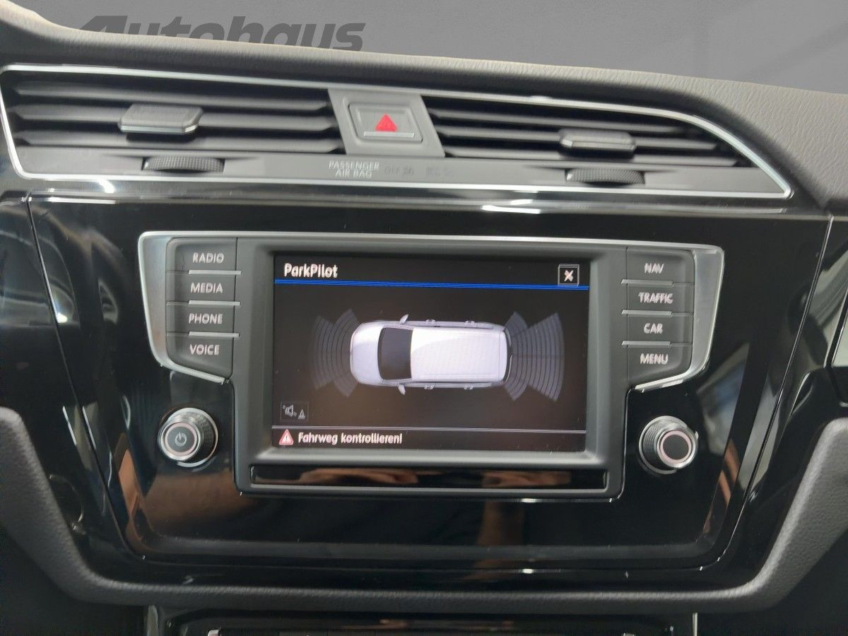 Touran 1.4 TSI R-Line ACC LED Navi Climatronic Parkp. Sitzh. DAB+ Bluetooth