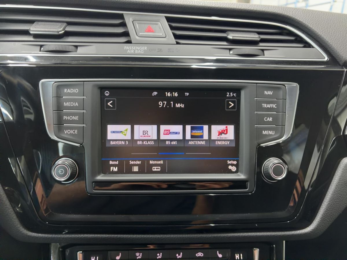 Touran 1.4 TSI R-Line ACC LED Navi Climatronic Parkp. Sitzh. DAB+ Bluetooth