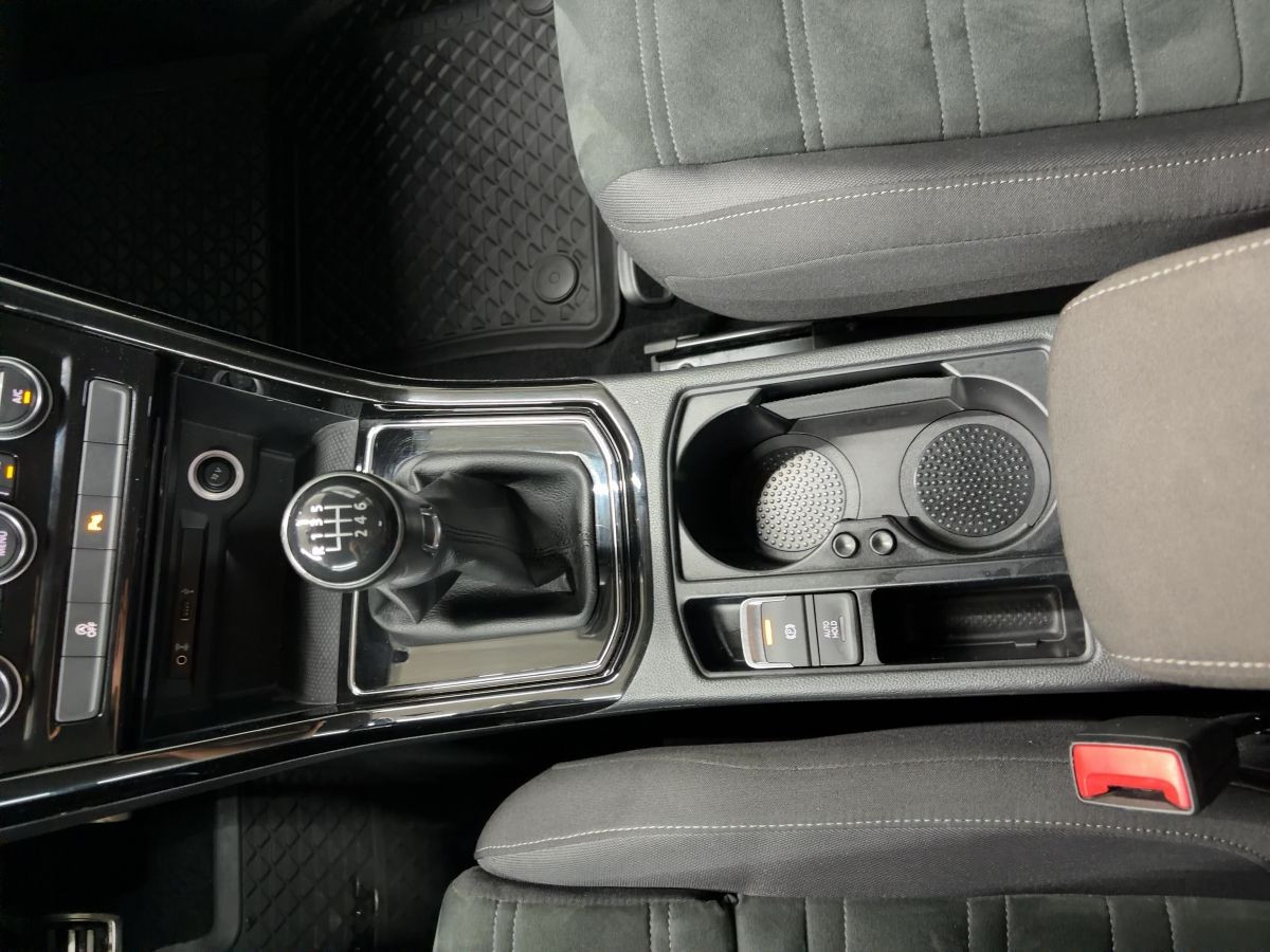 Touran 1.4 TSI R-Line ACC LED Navi Climatronic Parkp. Sitzh. DAB+ Bluetooth