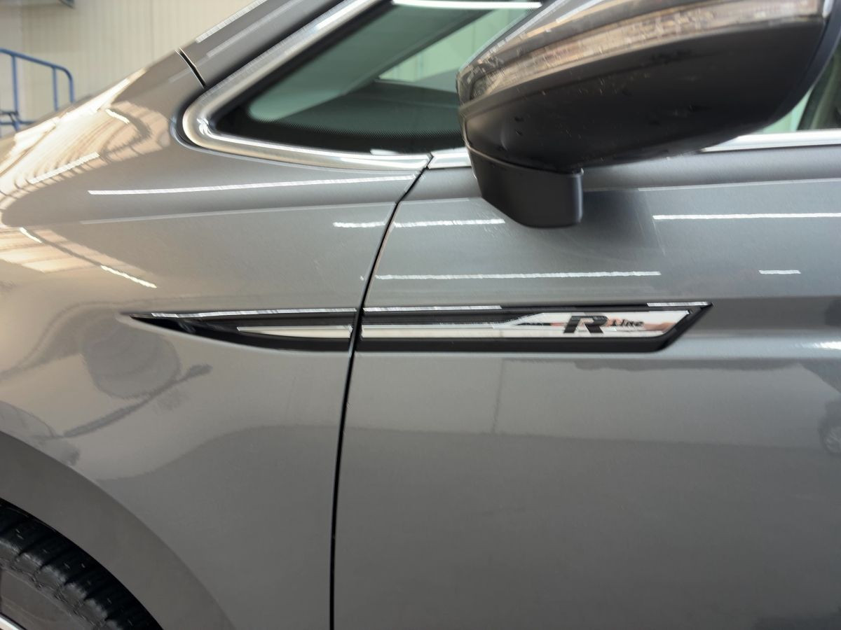 Touran 1.4 TSI R-Line ACC LED Navi Climatronic Parkp. Sitzh. DAB+ Bluetooth