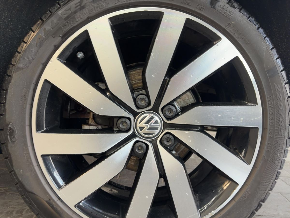 Touran 1.4 TSI R-Line ACC LED Navi Climatronic Parkp. Sitzh. DAB+ Bluetooth