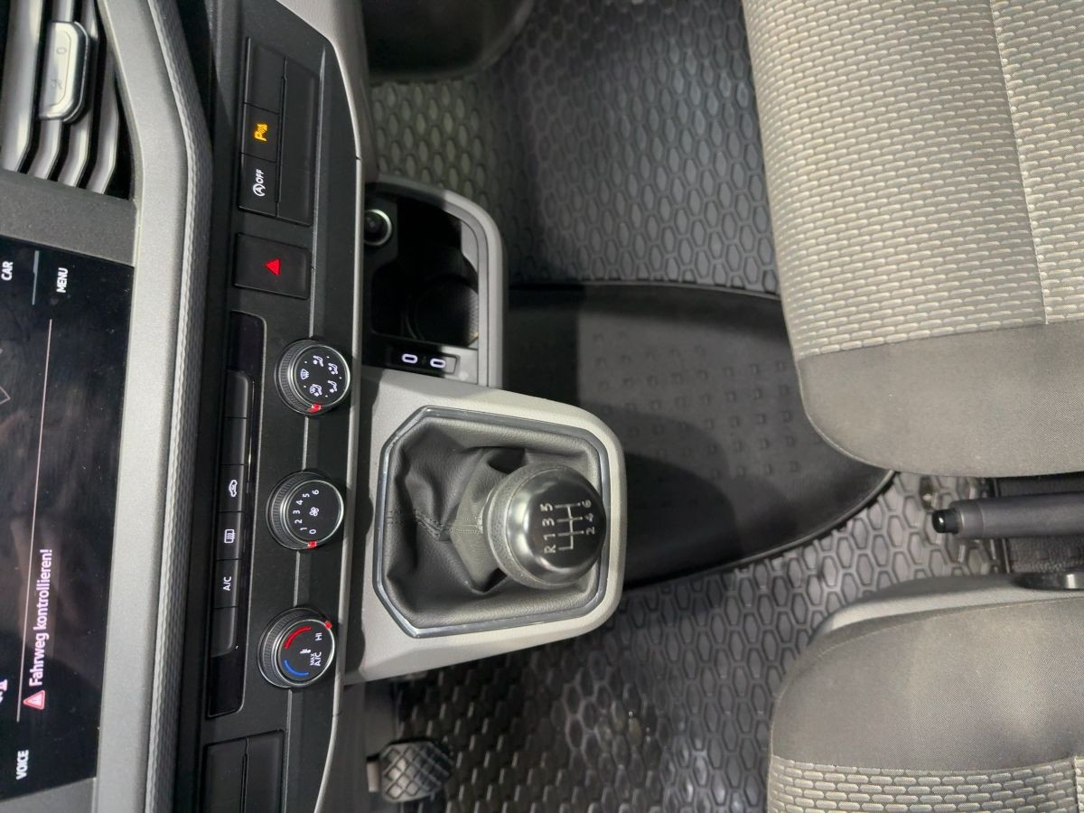 Transporter Kombi 2.0 TDI LR 4M 6-Sitze Navi Parkp. Klima Tempo Nebel Bluet DAB+