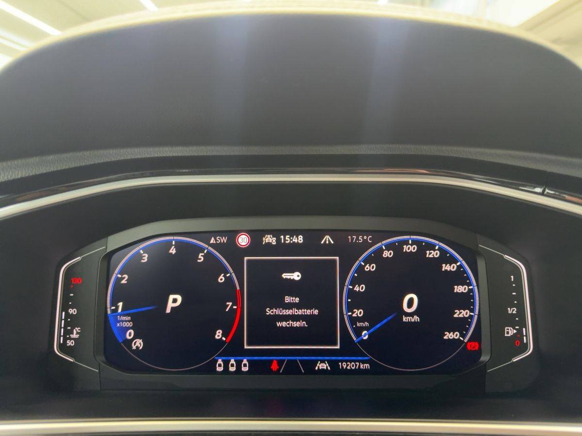 T-Roc 2.0 TSI DSG 4M R-Line ACC Navi LED-Matrix Pano. Climatronic Kamera Sitzh.