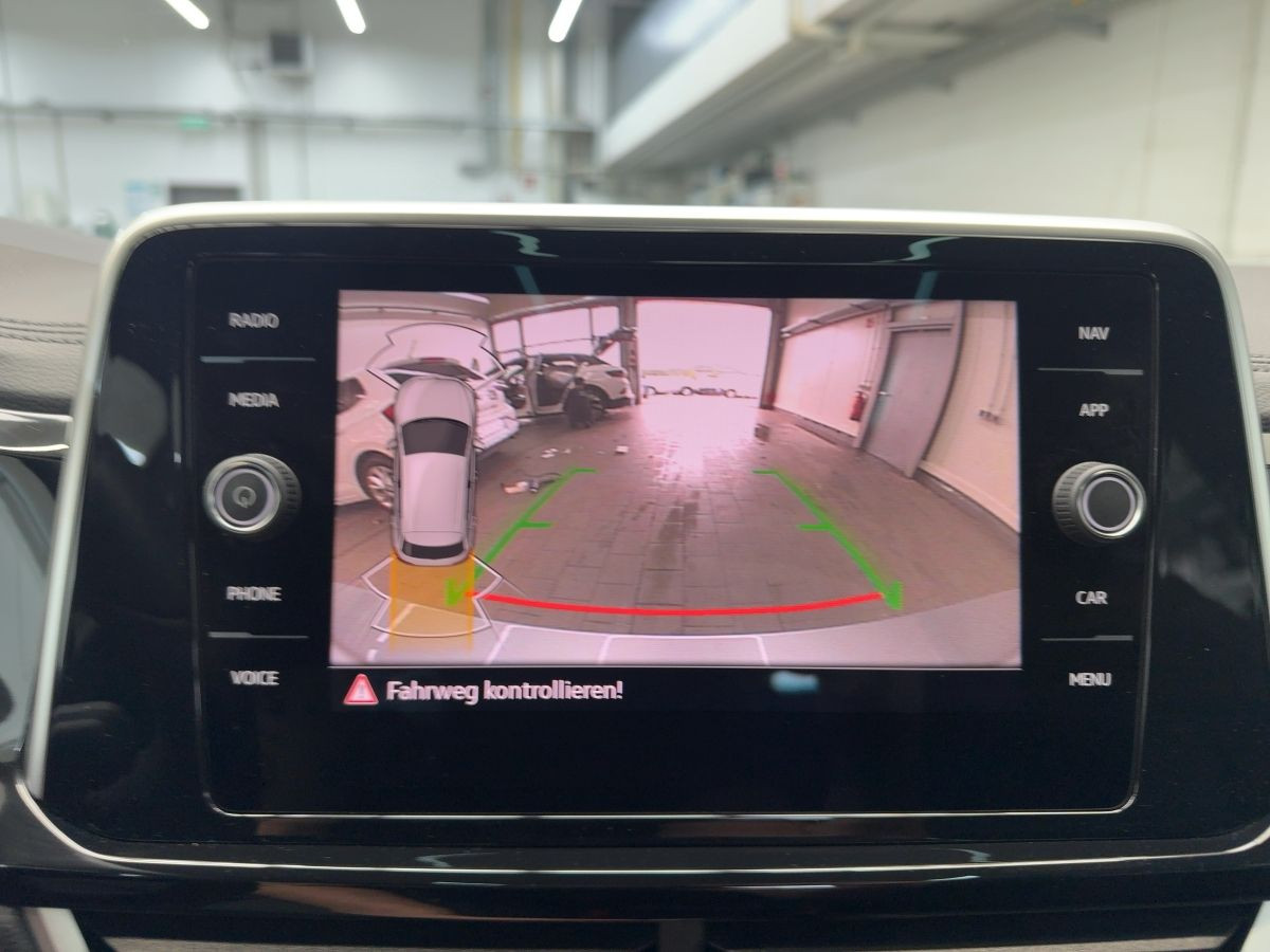 T-Roc 2.0 TSI DSG 4M R-Line ACC Navi LED-Matrix Pano. Climatronic Kamera Sitzh.