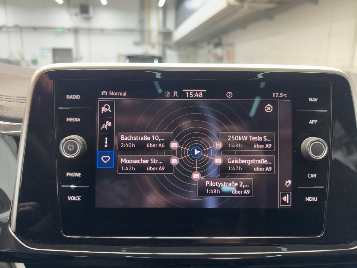 T-Roc 2.0 TSI DSG 4M R-Line ACC Navi LED-Matrix Pano. Climatronic Kamera Sitzh.