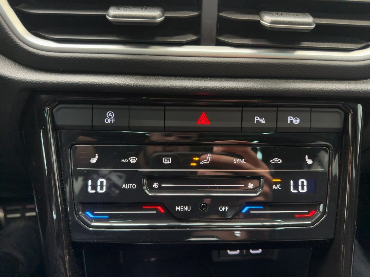 T-Roc 2.0 TSI DSG 4M R-Line ACC Navi LED-Matrix Pano. Climatronic Kamera Sitzh.