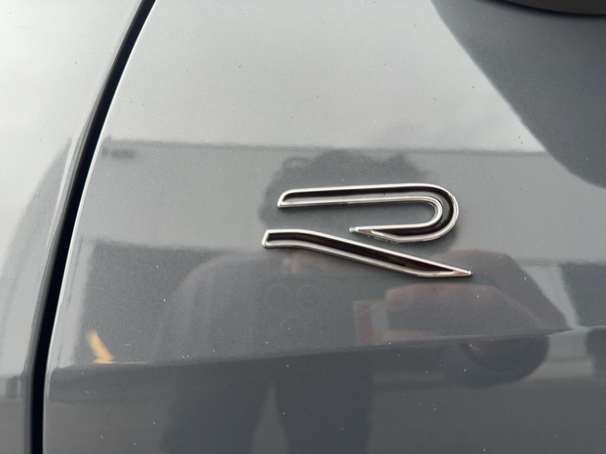 Tayron 2.0 TDI DSG R-Line 7-Sitze ab 3,99% DCC AHK Navi Area View Standh.