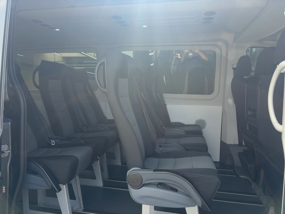 Crafter 35 2.0 TDI MR Kombi 4M 9-Sitze LED Standh. Climatronic Parkp. DAB+ Bluet.
