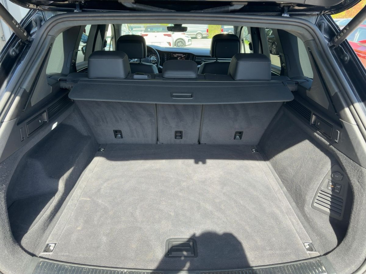 Touareg 3.0 TDI V6 DSG 4M R-Line ab 3,99 % AHK LED Navi Luft Climatronic Sitzh.