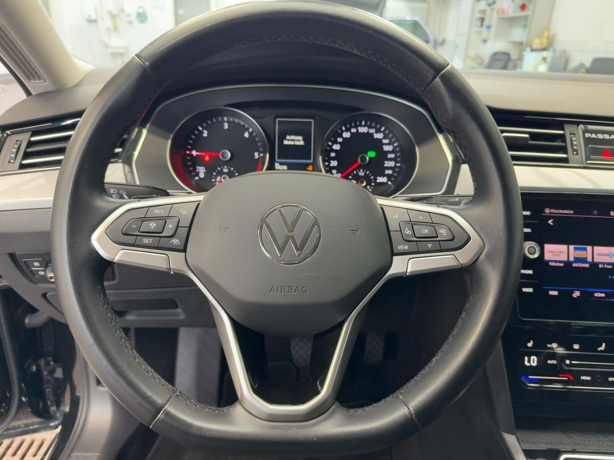 Passat Variant 2.0 TDI DSG Business ACC Navi LED Kamera Keyless Bluet. Sitzh.