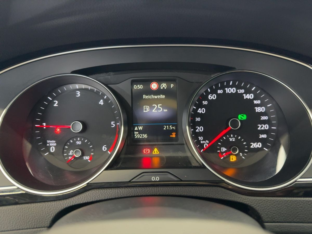 Passat Variant 2.0 TDI DSG Business ACC Navi LED Kamera Keyless Bluet. Sitzh.
