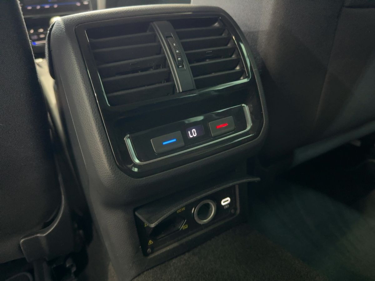 Passat Variant 2.0 TDI DSG Business ACC Navi LED Kamera Keyless Bluet. Sitzh.