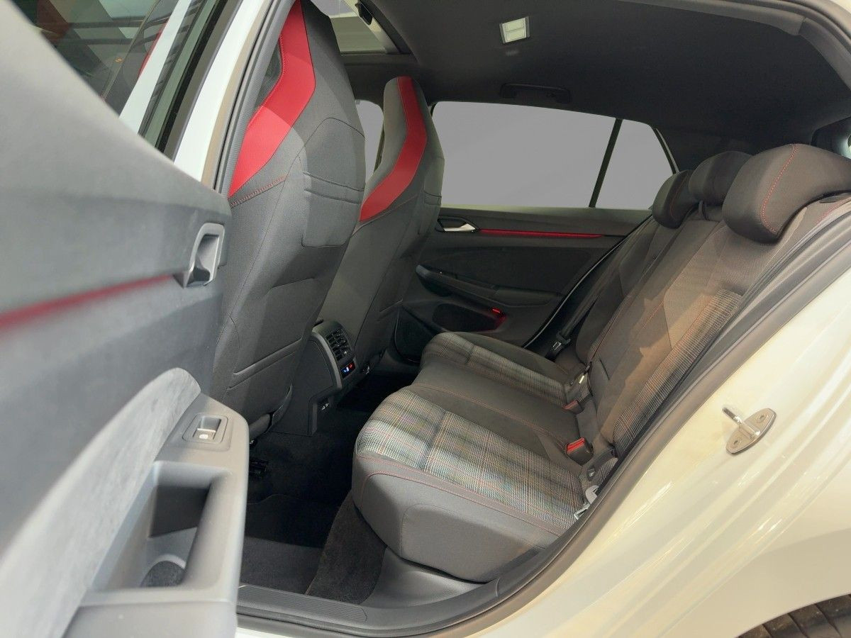 Golf VIII GTI 2.0 TSI DSG ACC Navi LED-Matrix Pano Einparkh. Keyless Sitzh.