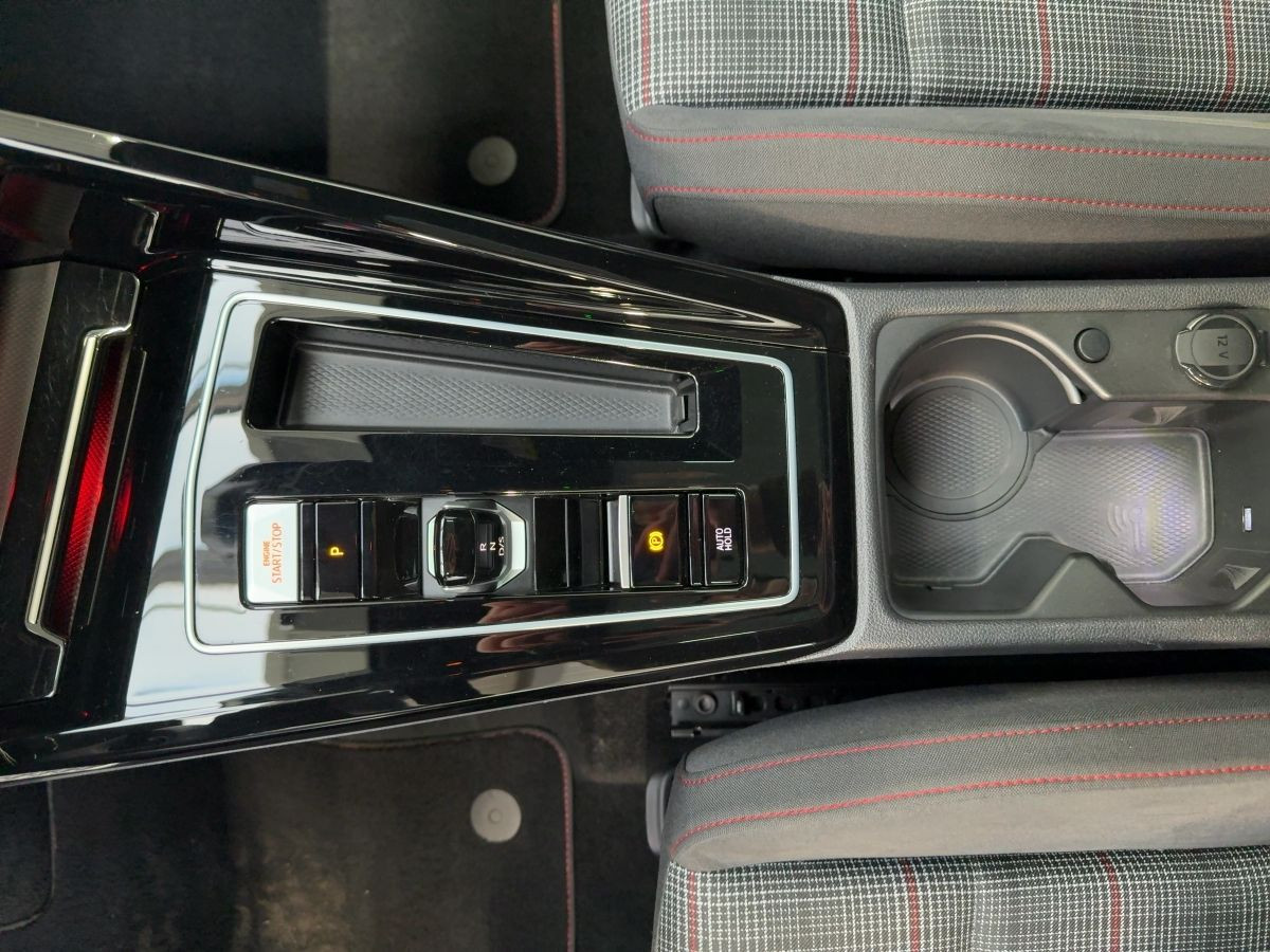 Golf VIII GTI 2.0 TSI DSG ACC Navi LED-Matrix Pano Einparkh. Keyless Sitzh.