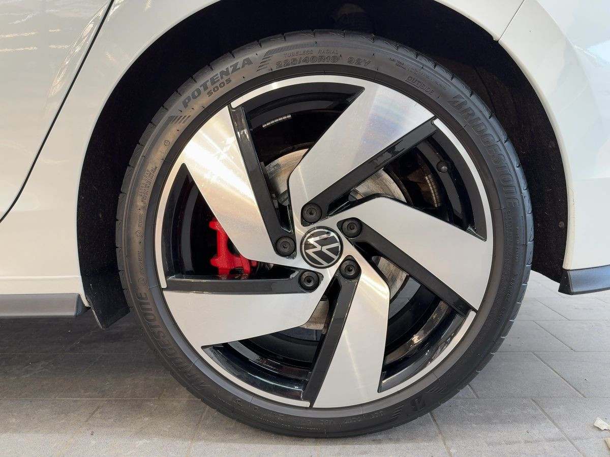 Golf VIII GTI 2.0 TSI DSG ACC Navi LED-Matrix Pano Einparkh. Keyless Sitzh.