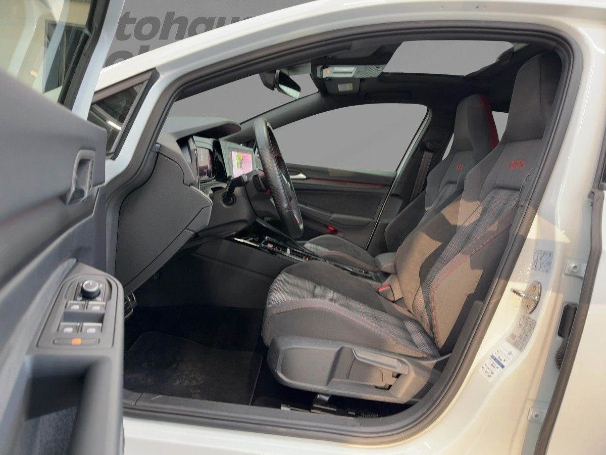 Golf VIII GTI 2.0 TSI DSG ACC Navi LED-Matrix Pano Einparkh. Keyless Sitzh.