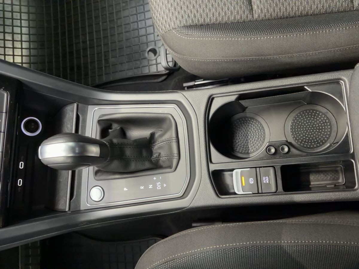 Touran 2.0 TDI DSG Comfortline 7-Sitze ACC DCC AHK LED Navi Climatronic Kamera