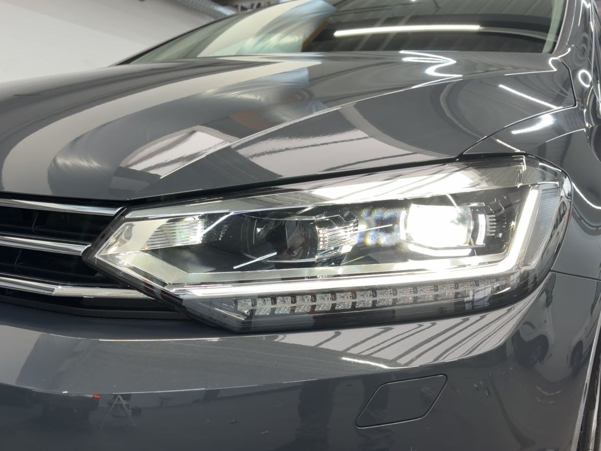 Touran 2.0 TDI DSG Comfortline 7-Sitze ACC DCC AHK LED Navi Climatronic Kamera