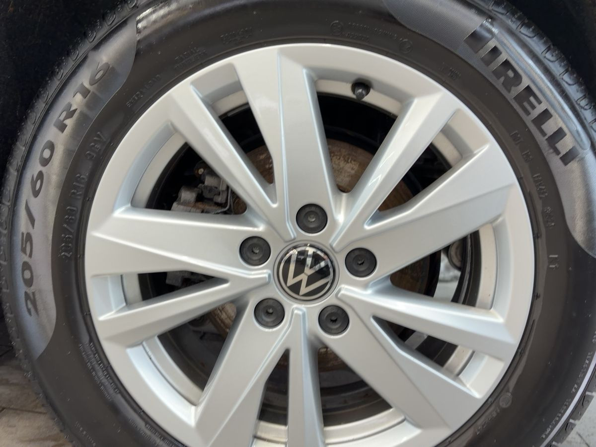 Touran 2.0 TDI DSG Comfortline 7-Sitze ACC DCC AHK LED Navi Climatronic Kamera