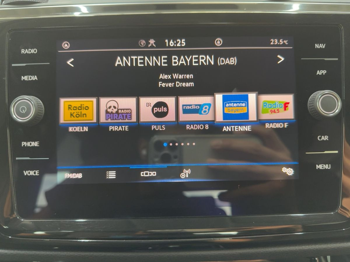 Touran 1.5 TSI DSG Highline 7-Sitze ab 3,99% ACC Climatronic Kamera Sitzh. Bluet.